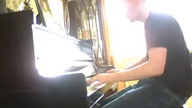 Conor Magee - Clubbed To Death (Piano) смотреть онлайн