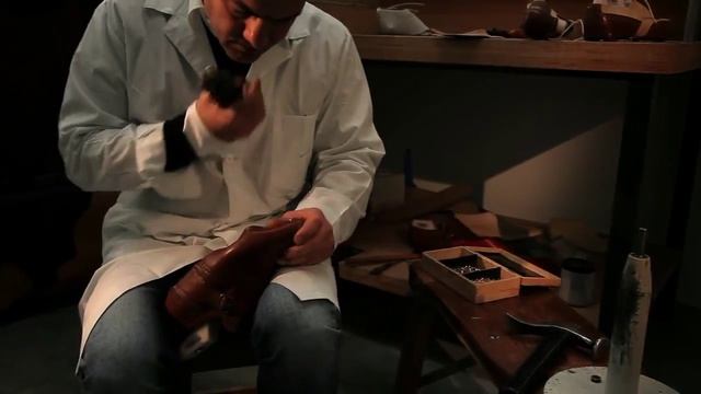 Как создают эксклюзивную обувь Prada смотреть онлайн