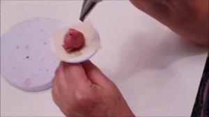 Кремовые цветы с помощью двустороннего гвоздя и рисовых конусов