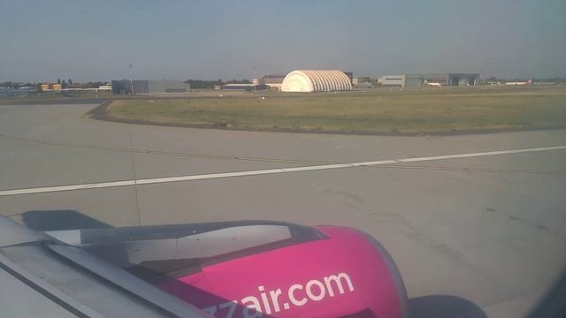 Take off at Liszt Ferenc airport Budapest смотреть онлайн