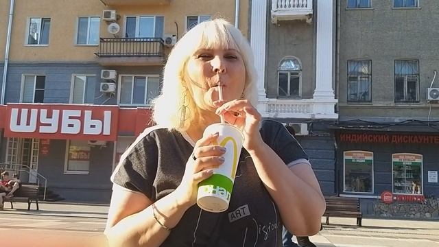 ВЛОГ. КАКОЙ ЖЕ КРАСИВЫЙ ГОРОД САРАТОВ. ВСТРЕТИЛИ ЗВЕЗДУ В ТРАМВАЕ. ГУЛЯЕМ С НАДЕЖДОЙ И ВОСХИЩАЕМСЯ. смотреть онлайн