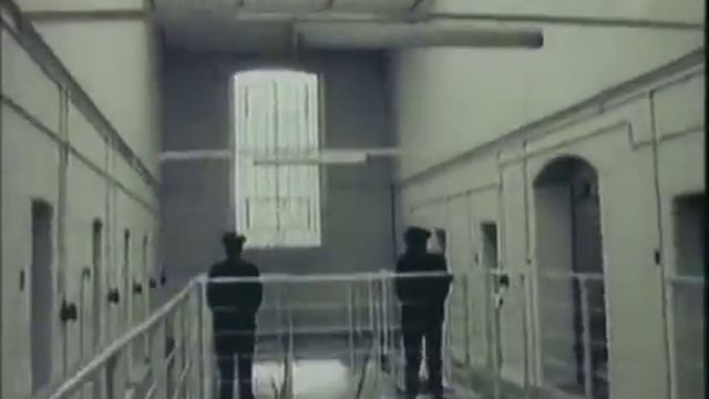 Это оружие не издаёт ни звука.Уникальное оружие для спецподразделений.Ударная сила смотреть онлайн