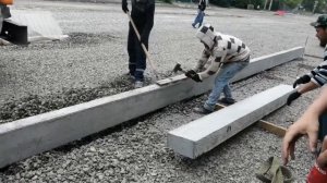 Установка дорожного бордюра