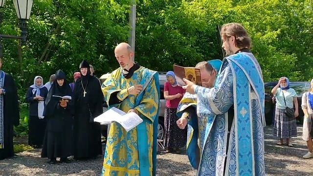 Молебен с акафистом и лития на месте бывшего кладбища Казанского женского монастыря смотреть онлайн