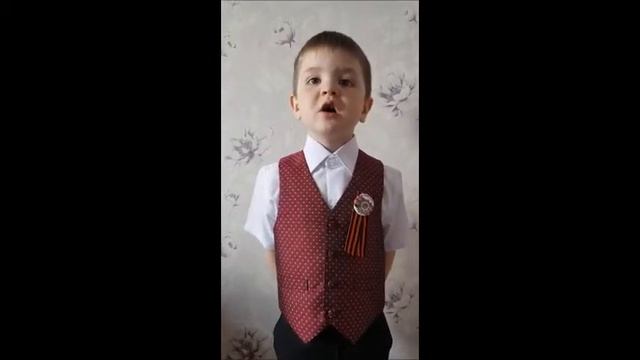Тимур Тимашов читает стихотворение Натальи Ивановой "В небе праздничный салют" смотреть онлайн