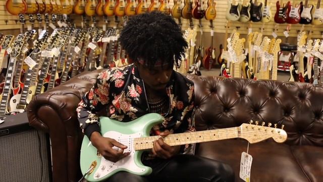 Henny Hendrexz playing a Fender Custom Shop Stratocaster built for Norman's Rare Guitars смотреть онлайн