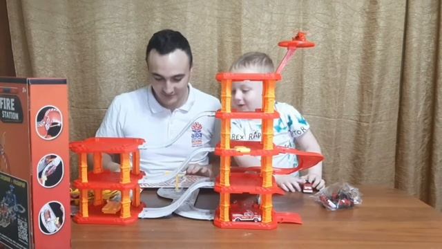 ПОЖАРНАЯ СТАНЦИЯ / Папа и Денис открывают пожарную базу / Пожарные машинки смотреть онлайн