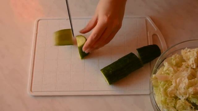 Салат с пекинской капустой. Легкий, вкусный и быстрый. смотреть онлайн