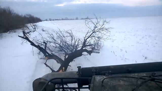 Танкисты роты "Черная пантера" заготавливают дрова. смотреть онлайн