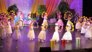 танец с цветами