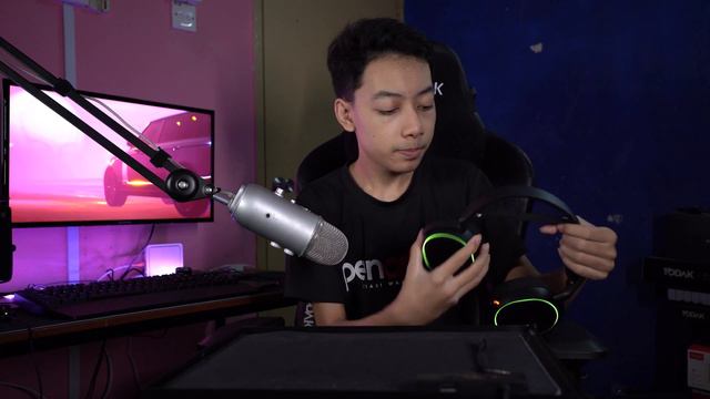 "ONE OF THE BEST GAMING HEADSET YOU CAN GET?" (STEELSERIES ARCTIS 5 GAMING HEADSET REVIEW) смотреть онлайн