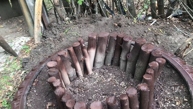 Красим новую клумбу и делаем полезную почву смотреть онлайн