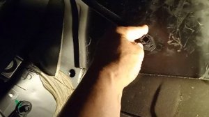 Конденсат от кондиционера тёк в салон Джили Кулрей