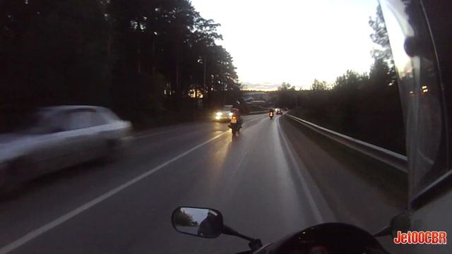 Как ездить в группе. И прогулка за городом в три мотоцикла ранней осенью. смотреть онлайн