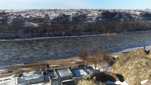 Южный Буг в феврале (пляж Южноукраинска) смотреть онлайн