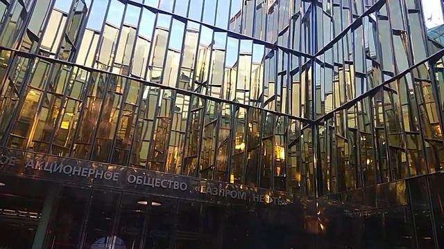 Стеклянный двор-колодец в центре Петербурга смотреть онлайн
