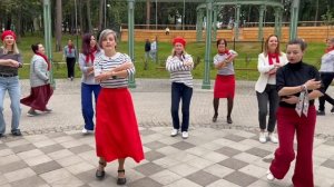 Танец,  который танцуют мамочки!!Флешмоб" Мамы танцуют"