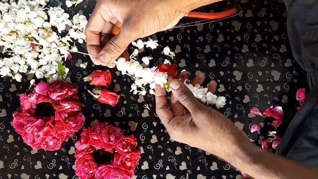 How To Make Red Rose Fresh Flowers Jewellery Design For Mehndi,Making Mayon,Mehndi Kangan,bindia. смотреть онлайн