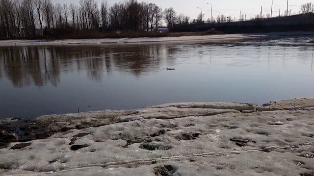 Ярославль. Прогулочка по набережной Которосли. Апрель 11.04.2021. смотреть онлайн