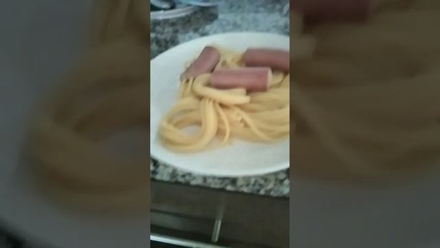 проверяем лайфхак?#сосиски #спагетти #лайфхак #пжлайк #врек # смотреть онлайн