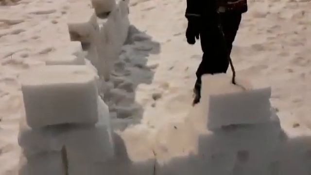крепость из снега, которую построил Ваня смотреть онлайн