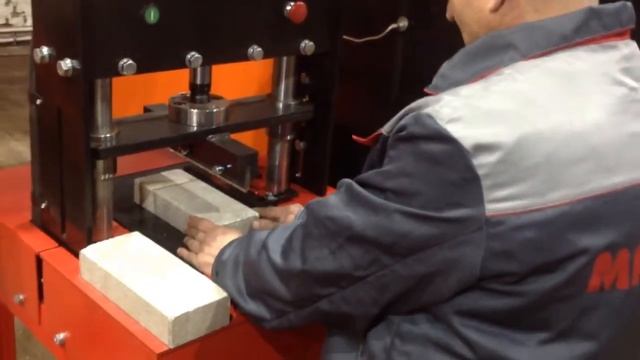 Колун в работе. Гиперпрессованный кирпич смотреть онлайн