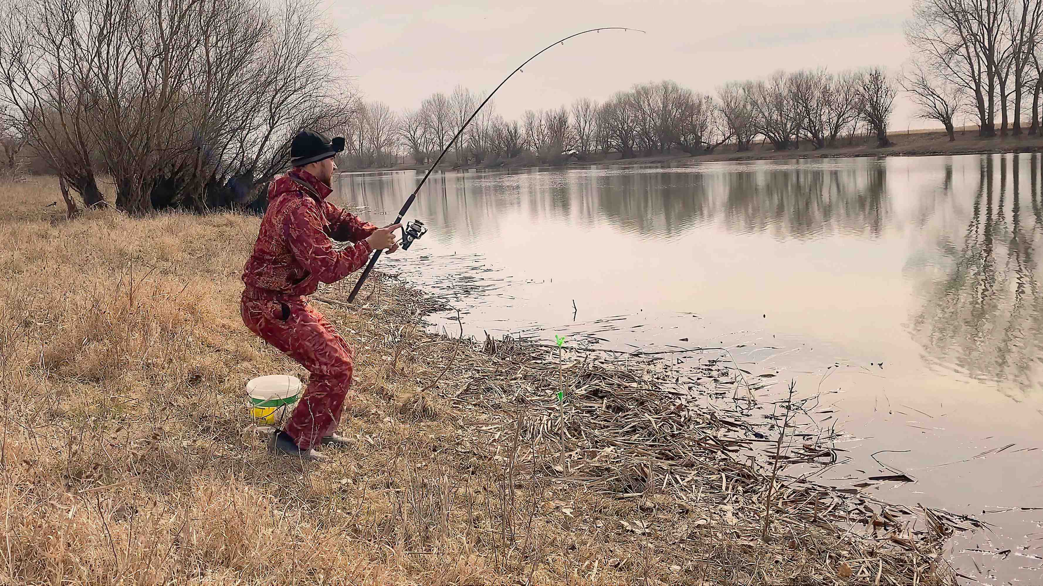 ЛОВЛЯ КАРАСЯ НА ДОНКИ. Рыба проснулась. Весенняя рыбалка 2023. смотреть онлайн