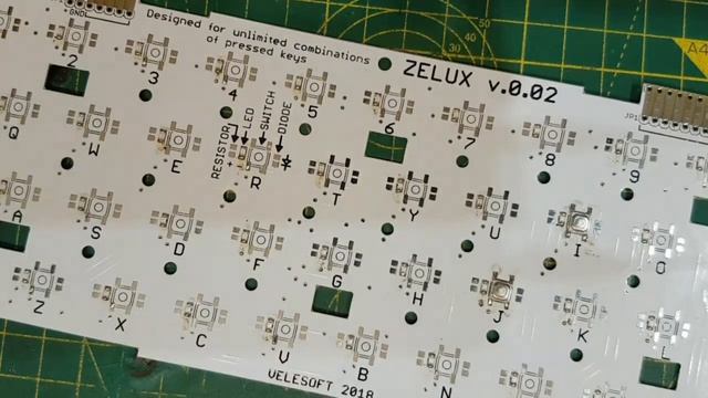 Building a 128K ZX Spectrum Clone with an LED Keyboard смотреть онлайн