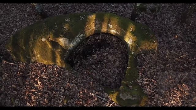 Из архива №10 Корытообразный дольмен или каменная чаша смотреть онлайн