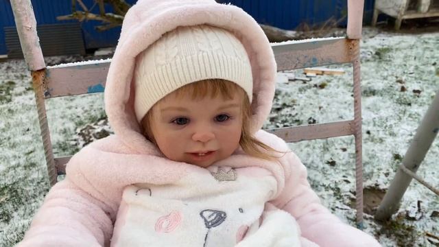 ЗИМНЯЯ ПРОГУЛКА С ЕВОЙ| видео с куклой реборн| VLOG смотреть онлайн