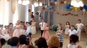танец «Мы танцевать хотим» на выпускном в детском саду