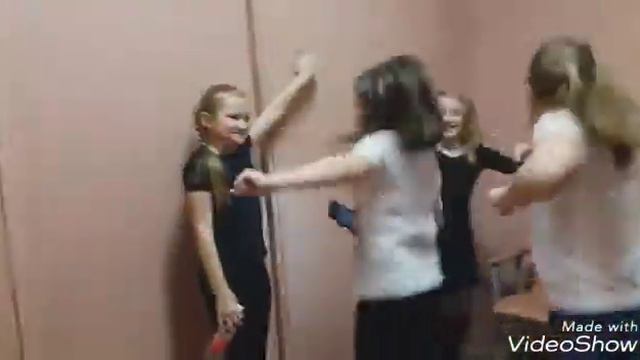 Школьный влог!Бесимся в раздевалке! смотреть онлайн