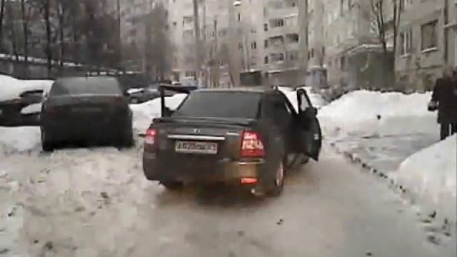 Задний ход - уступи! смотреть онлайн