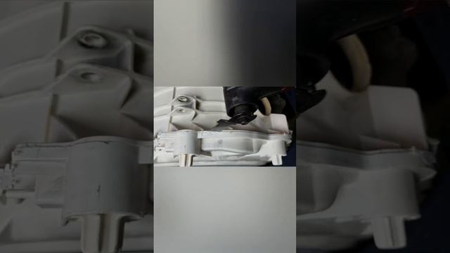 Распиливания бака от стиральной машинки Горенья, для замены подшипника. смотреть онлайн