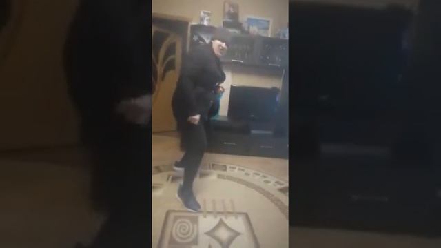 Старый Новый год!Секундой переоделась и решила с импровизировать😉Колядки у родителей😂 смотреть онлайн