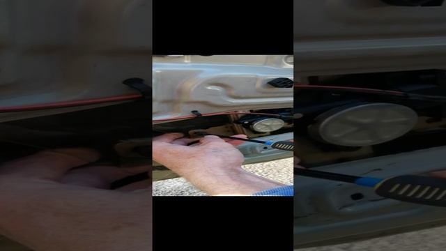 Установка стеклоподъемников ФОРВАРД на Hyundai Accent в передние двери смотреть онлайн