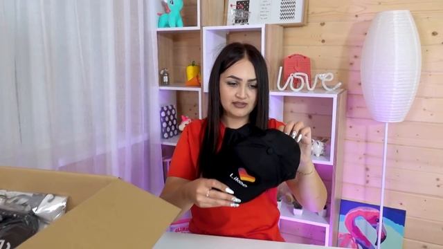 Купила ОГРОМНЫЙ LIKEE BOX  Что внутри? товары с приложения LIKEE  Tik Tok vs Likee ?