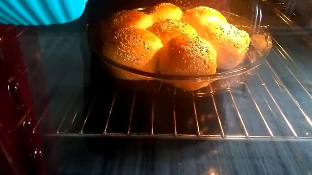 Evde ekmek yapımı.... Sonunda yıllarca özlediğimiz ekmek tadına ve sıcak ekmek kokusuna kavuştuk. смотреть онлайн