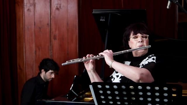 The Swan for flute - Camille Saint -Saens- The Flautist Eileen Gilligan - Alex Raineri смотреть онлайн