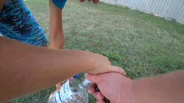 ЭКСПЕРИМЕНТ! ЧИСТИМ МОНЕТЫ КОТОРЫЕ НАШЛИ ПОД ВОДОЙ И НА ПЛЯЖЕ! смотреть онлайн