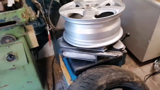 Восстановление давление в шинах, второе колесо. Москвич 21251 смотреть онлайн