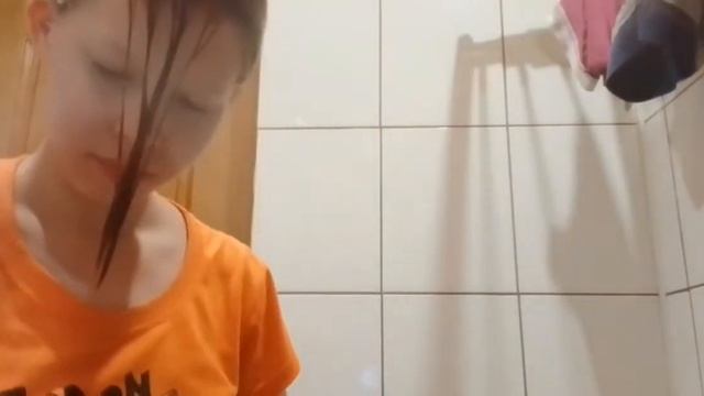 ИСПОРТИЛА или СДЕЛАЛА ЛУЧШЕ//1 раз крашу себе волосы сама.../треш... смотреть онлайн