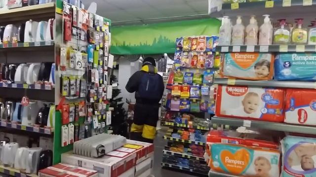 Мотоциклист в магазине без маски пгт .Новотроицкое смотреть онлайн