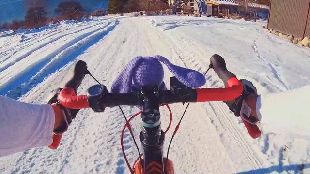 Cycling on Snow in Winter Mountains - Country Gravel Bike Madness смотреть онлайн