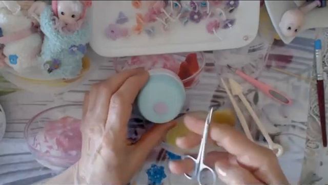 Замечательные аксессуары для кукол и игрушек. Сделать цветочки своими руками. Цветочки из фарфора. смотреть онлайн