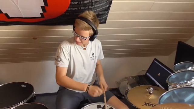 200th Video Special: Phil Collins - We Wait And Wonder (Drum Cover) | DrumsoloTV смотреть онлайн