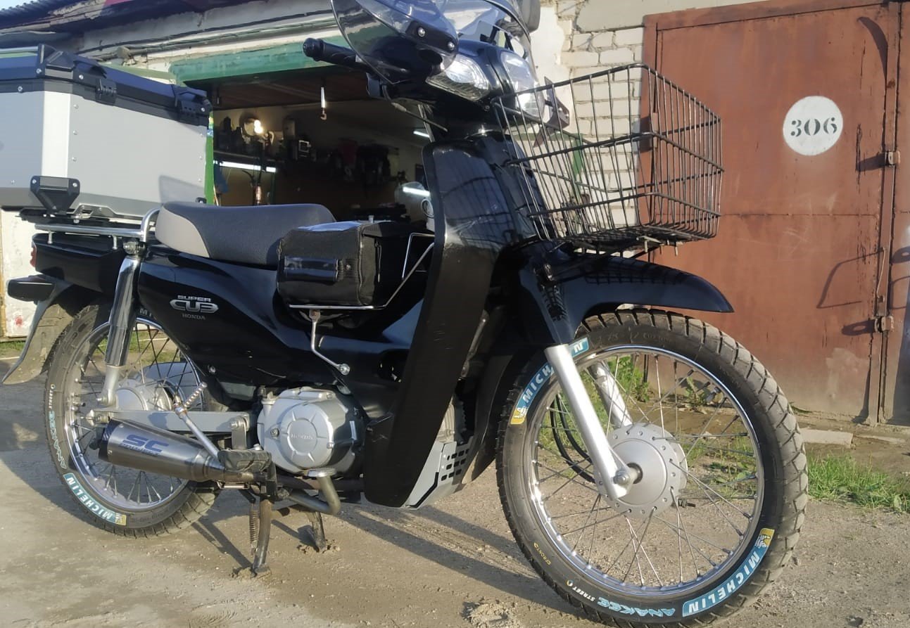 Установил защиту двигателя на Honda super cub aa04 смотреть онлайн