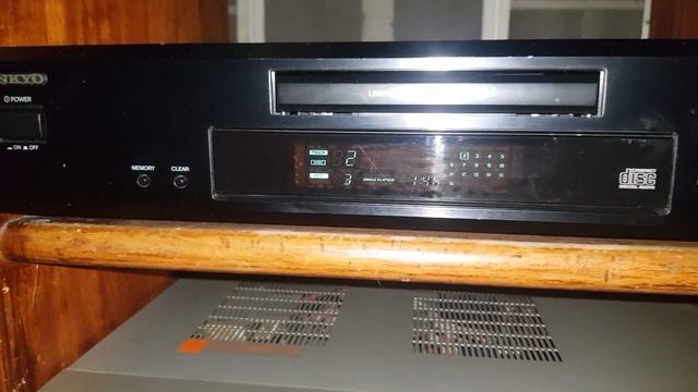 ONKYO Dx-7333 cd player смотреть онлайн