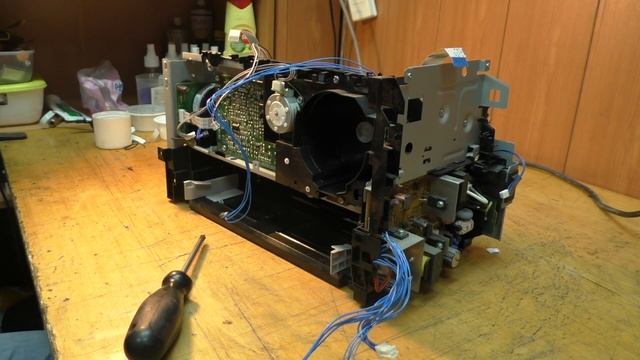 Замена девелопера Xerox Phaser 3010. Часть 1 - разбираем принтер смотреть онлайн