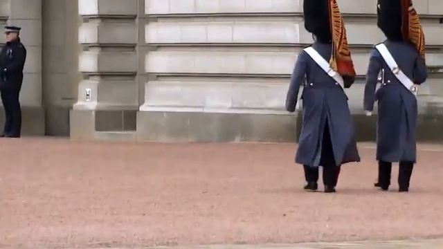 Смена караула у Букингемского дворца-2(1) смотреть онлайн